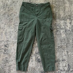 Women's Green Cargo Cropped Pants